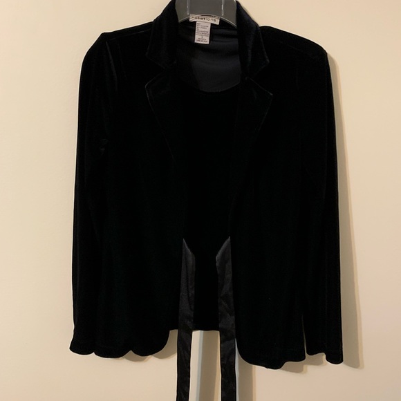 NOTATIONS Velvet Tie Front Top with an attached Velvet Cami, size Small - Picture 4 of 14